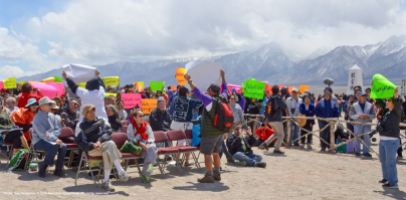 Members of the Florin JACL and CAIR-Sacramento Valley hold up signs that read, "Watashi wa Manzanar" (I am Manzanar) at the conclusion of Dr. Satsuki Ina's keynote speech at the 46th Annual Manzanar Pilgrimage.