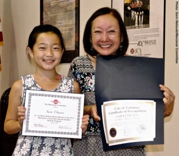 Student Awards recipient Sara Omura with Manzanar Committee member Colleen Miyano